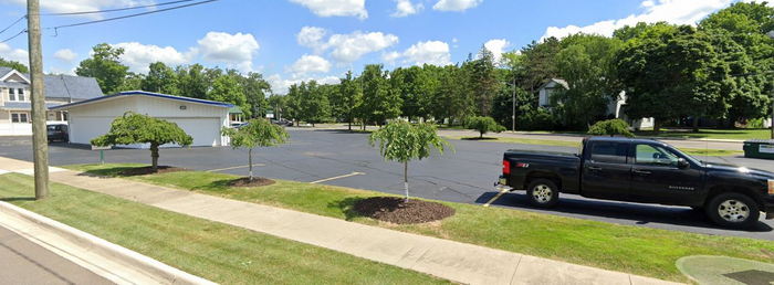 Shorts Drive-In (B&K Root Beer, Allens Root Beer, B-K Root Beer, BK Root Beer) - 2019 Street View Of Original Location Of B-K At Grand And Us-27